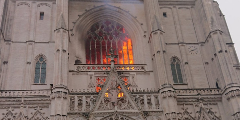  Ένας 39χρονος εθελοντής στον ναό υπό κράτηση για την πυρκαγιά στον καθεδρικό της Νάντης