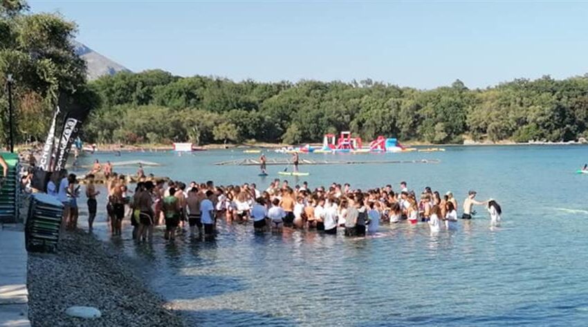  Απίστευτες εικόνες συνωστισμού σε beach party στην Κέρκυρα