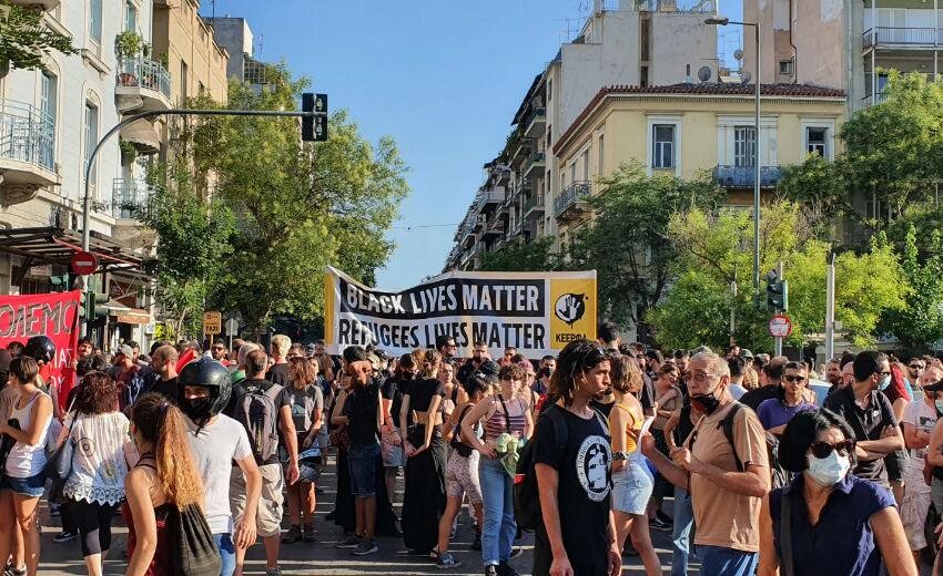  Δυναμικό αντιρατσιστικό μήνυμα από την πλατεία Βικτωρίας – Στη συγκέντρωση των ακροδεξιών Κασιδιάρης-Μπογδάνος