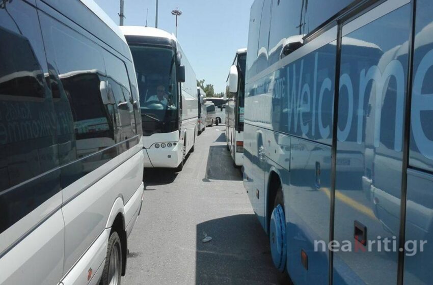  Συνεχίζουν την απεργία οι οδηγοί τουριστικών λεωφορείων στην Κρήτη