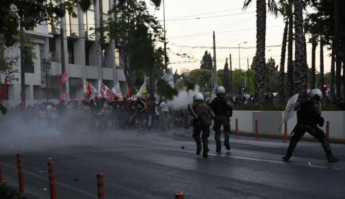  Βίντεο από την Αθήνα: Άνδρες της ομάδας ΔΕΛΤΑ διαλύουν την διαδήλωση