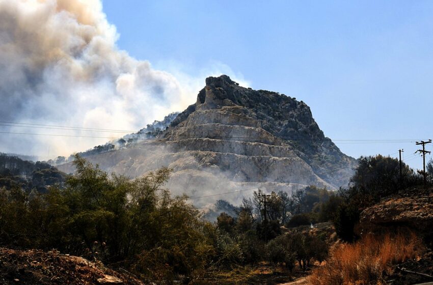  Αναζωπύρωση στην Κορινθία – Εκκενώνεται κατασκήνωση