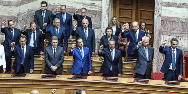  Ανασχηματισμός ξανά στο τραπέζι: Κάποιοι αποχαιρετούν και κάποιοι ράβουν κοστούμια