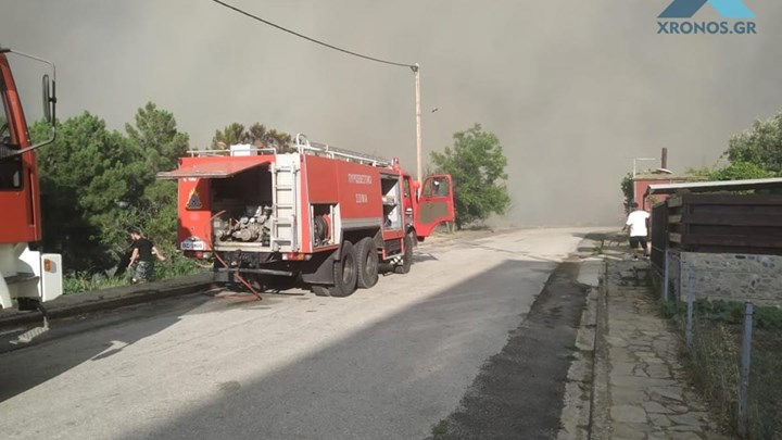  Πυρκαγιά στη Ροδόπη: Εκκενώνεται οικισμός λόγω φωτιάς – Οι φλόγες έχουν φτάσει τα σπίτια (vid)