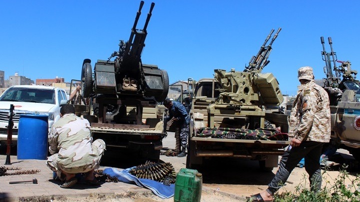  Guardian: Τουρκία και ΗΑΕ παραβιάζουν κατάφωρα το εμπάργκο όπλων στη Λιβύη