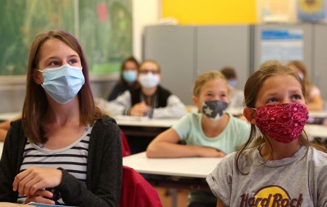  Τι μάσκες πρέπει να φορούν οι μαθητές- Τι θα συμβεί εάν εκδηλωθεί κρούσμα σε σχολείο