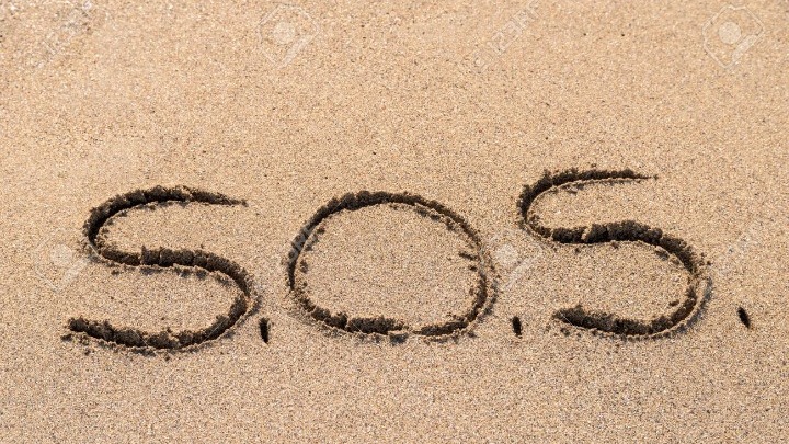 Τρομερό: Ναυαγοί σε νησί του Ειρηνικού έγραψαν SOS και διασώθηκαν (vid)