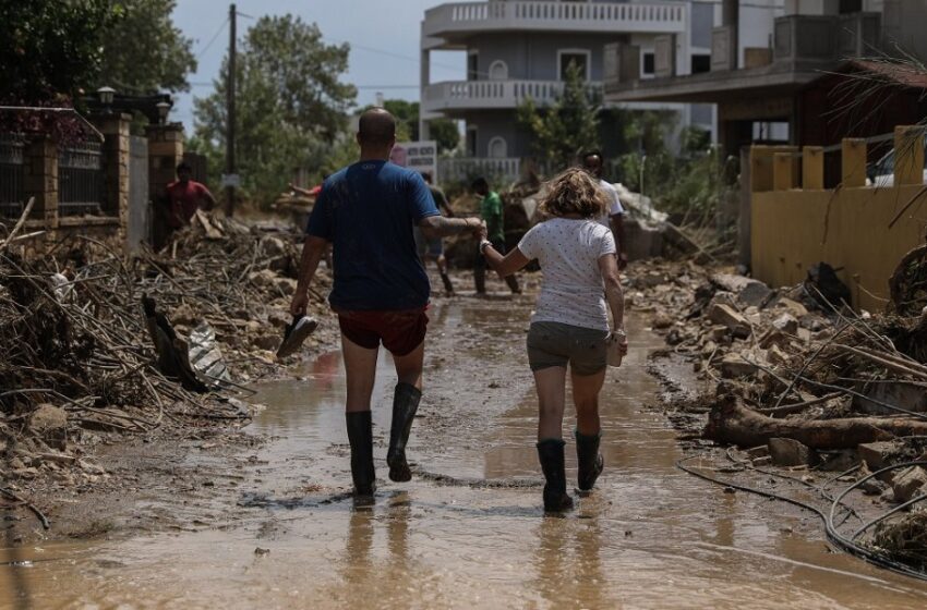  Εύβοια: Θρήνος για τους νεκρούς, μάχη με τη λάσπη και την καταστροφή (vid)