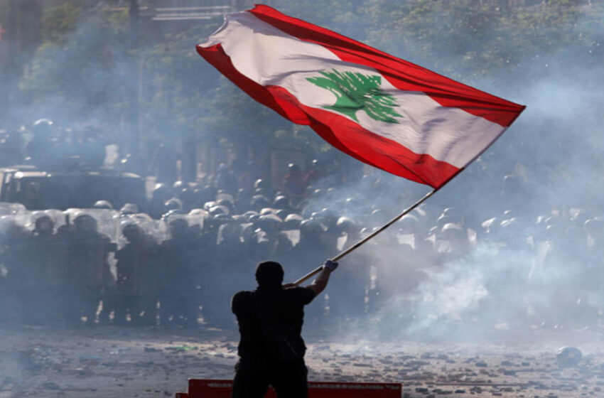  “Φλέγεται” ο Λίβανος: Οργισμένες διαδηλώσεις με σοβαρά επεισόδια – Πρόωρες εκλογές δρομολογεί ο πρωθυπουργός