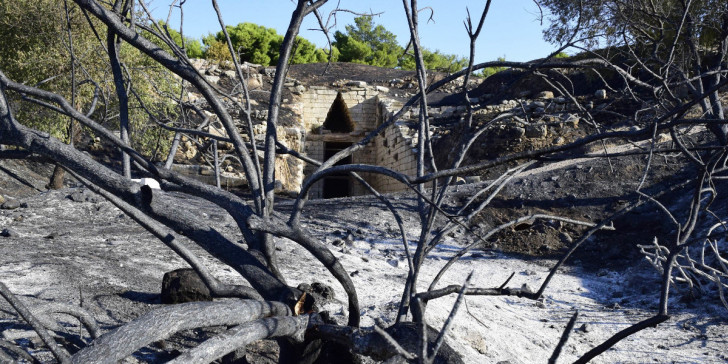  Μυκήνες: Οι εικόνες καταστροφής και η δήλωση Μενδώνη “δεν είναι και κάτι το τρομερό”- “Περίεργη” δήλωση του δημάρχου Άργους