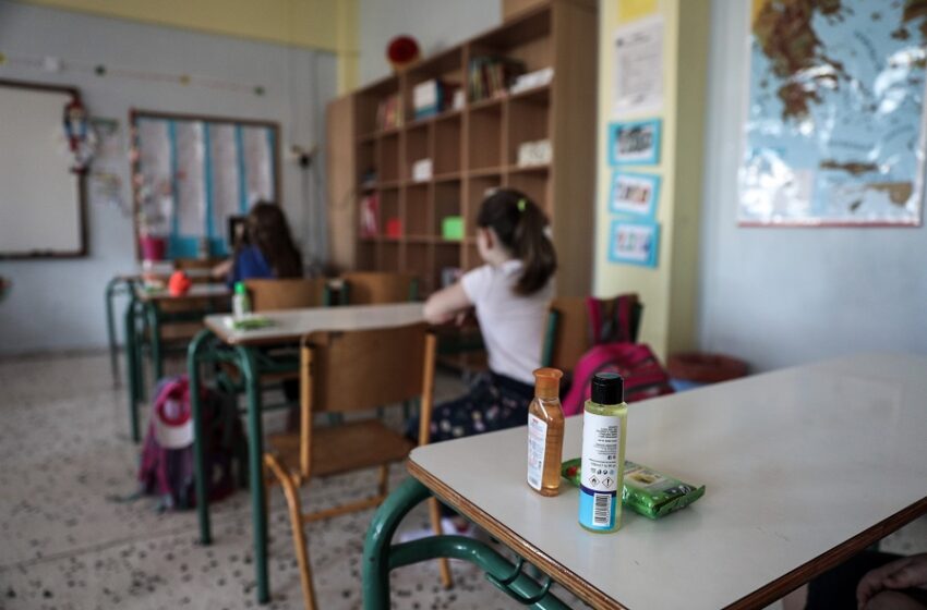  Δερμιτζάκης: Ρίσκο το άνοιγμα των σχολείων – Νέα σενάρια