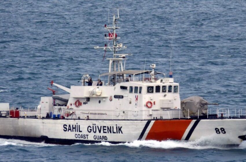  Νέα εξέλιξη: Η τουρκική ακτοφυλακή “άρπαξε” 19 ναυαγούς ίσως και τον διακινητή από εμπορικό πλοίο – Υποψίες για στημένο ναυάγιο