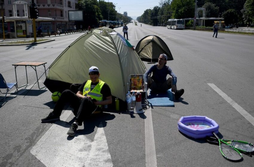  Βουλγαρία: Αυξάνεται η πίεση από τις αντικυβερνητικές διαδηλώσεις