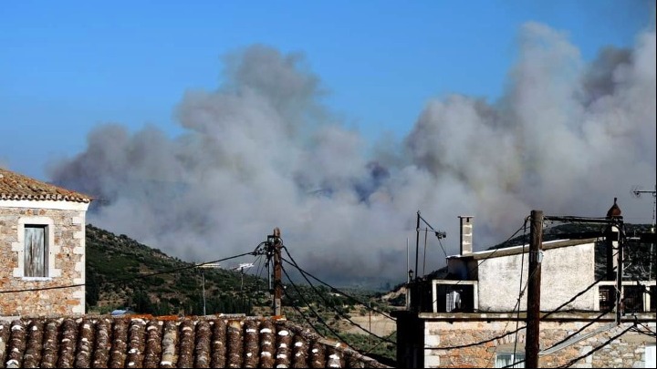  Σε επιφυλακή πυροσβεστικές δυνάμεις και κάτοικοι για την μεγάλη φωτιά στη Μάνη