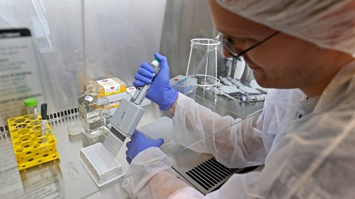  Aνεστάλησαν στη Ρωσία oι κλινικές δοκιμές του εμβολίου της AstraZeneca κατά του κοροναϊού