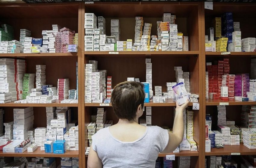 Αλαλούμ με το αντιγριπικό εμβόλιο: Δεν χρειάζεται έλεγχος κοροναϊού λέει η Εθνική Επιτροπή – Επιμένουν οι φαρμακοποιοί