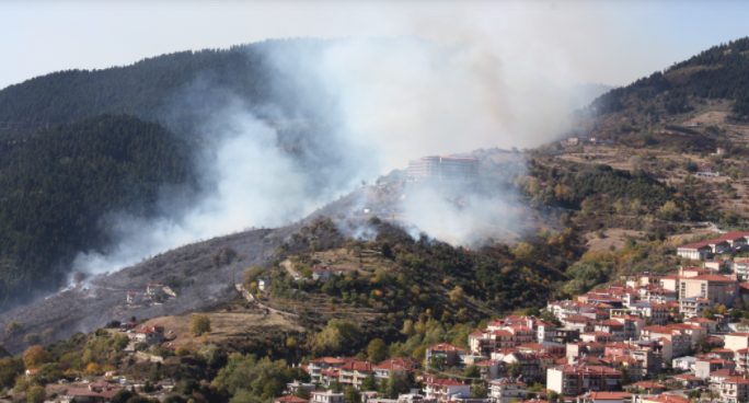  Φωτιά στο Καρπενήσι