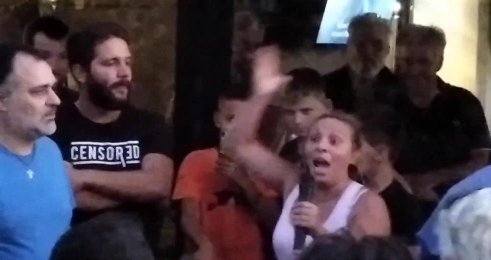 gynaika tympaki ratsismos