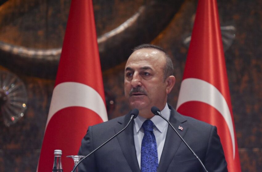  Τσαβούσογλου κατά Economist: “Θέλουν να επέμβουν στο εσωτερικό της Τουρκίας”