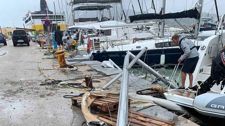  Ιανός: Συνεχίζει την καταστροφική πορεία του