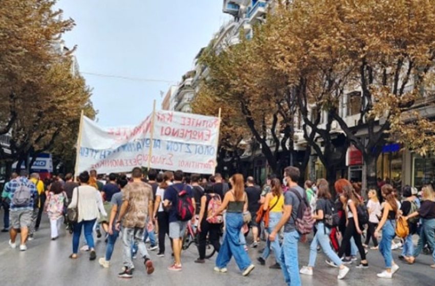  Στους δρόμους οι μαθητές στην Θεσσαλονίκη: “Κάτω από την μάσκα έχουμε φωνή”  (vid)