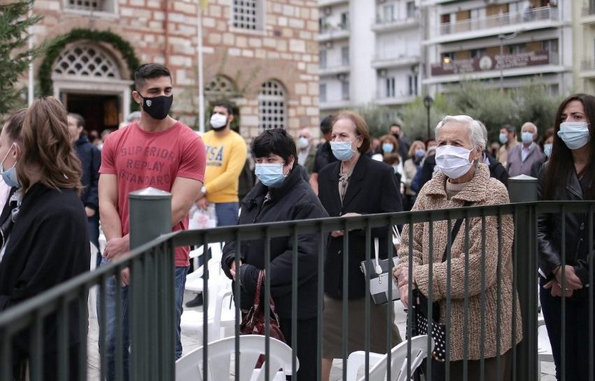  Θεσσαλονίκη: Πλήθος κόσμου με μάσκα στον Άγιο Δημήτριο… ιερείς χωρίς μάσκα