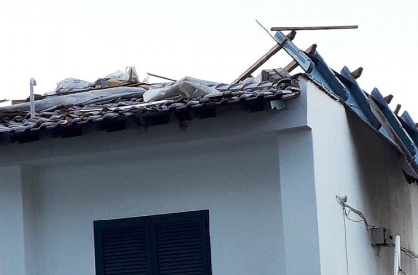 Χαλκιδική: Ξήλωσε στέγες σπιτιών δυνατός ανεμοστρόβιλος (pic)