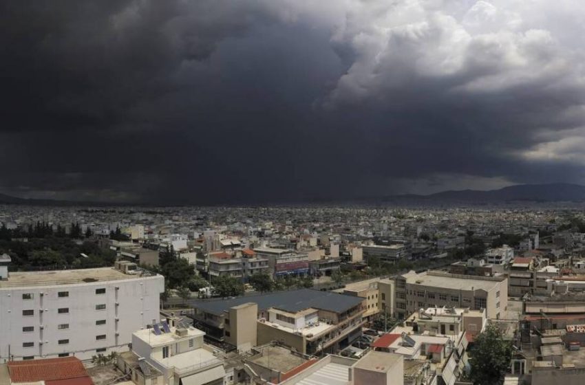  Προβλήματα από την ισχυρή καταιγίδα στην Αττική – Διακοπή κυκλοφορίας στην Πειραιώς (vid)