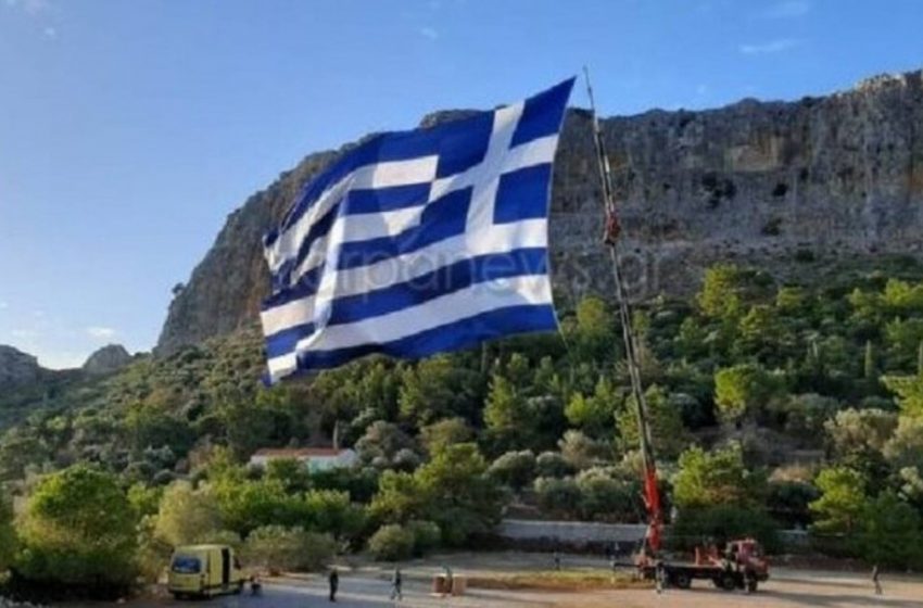  “Πρόκληση” θεωρούν οι Τούρκοι την ελληνική σημαία στο Καστελόριζο