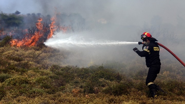  Υπό έλεγχο η πυρκαγιά στα Μεγάλα Πεύκα Κερατέας