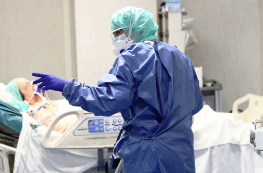  Δεκάδες γιατροί μολύνονται με κοροναϊό παρά τον εμβολιασμό τους – Ανησυχία για την μετάλλαξη “Δέλτα”