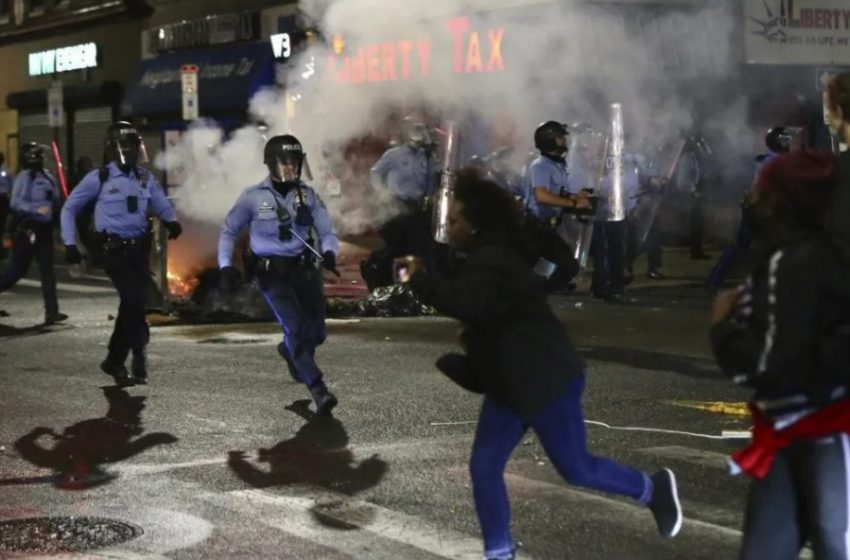  “Φλέγεται” η Φιλαδέλφεια: Ξέσπασαν διαδηλώσεις μετά τη νέα δολοφονία Αφροαμερικανού από αστυνομικούς (vid)