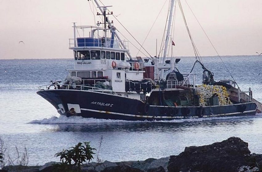  Τουρκικά αλιευτικά ψαρεύουν στα 4 μίλια από τα νησιά μας – Τουρκικά πολεμικά απειλούν τους έλληνες ψαράδες
