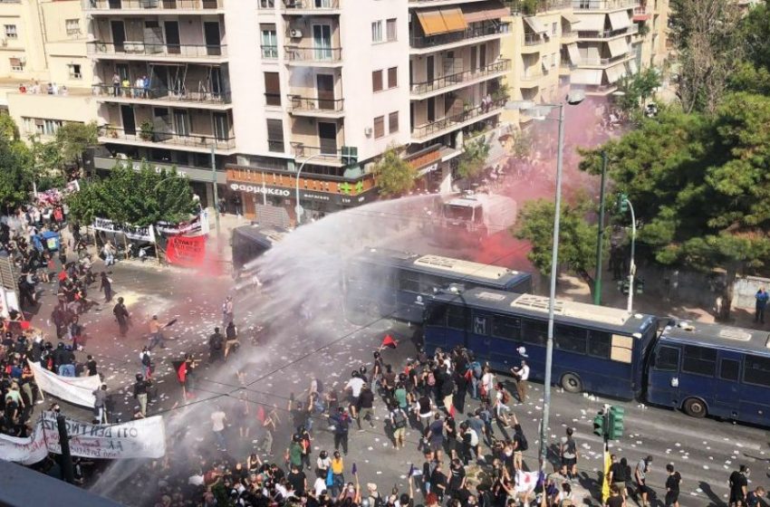  “Αυτογκόλ” της ΕΛ.ΑΣ: Ούτε από τις νέες φωτογραφίες προκύπτει ότι τα ΜΑΤ δέχτηκαν επίθεση στο Εφετείο (pics)