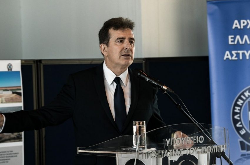  Στο επίκεντρο ο Χρυσοχοΐδης: Οργή στο twitter για τη διαφυγή του χρυσαυγίτη Παππά