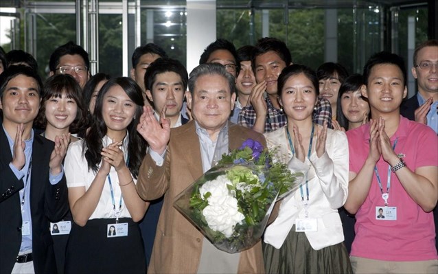 Απεβίωσε ο πρόεδρος της Samsung, Λι Κουν Χι