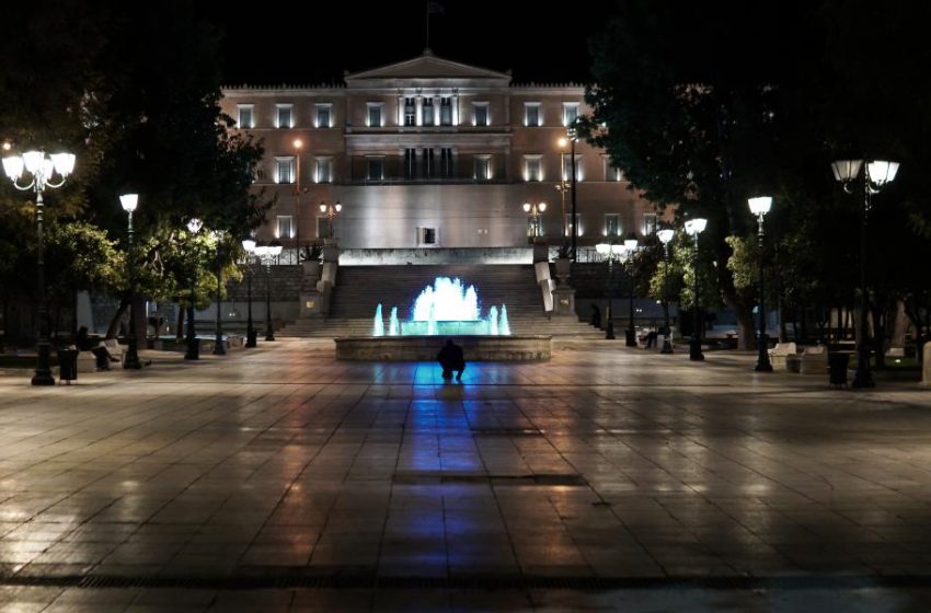  Nέα μέτρα στο τραπέζι: Καθολική απαγόρευση το βράδυ και κλείσιμο όλων των σχολείων