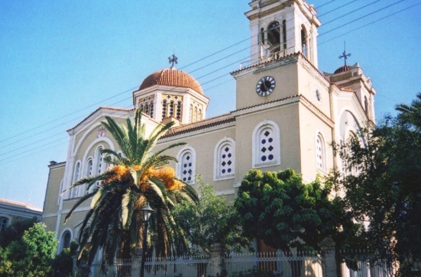  Πήγαν να κάψουν την Μητρόπολη στη Χίο