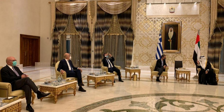  Η απάντηση Γεωργιάδη στην “Αυγή” για την viral φωτογραφία με τον…πολυέλαιο