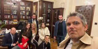 Ποιο lockdown; Ο πρόεδρος του Δικηγορικού Συλλόγου Αθηνών έκανε πάρτι με 10  άτομα -Χωρίς μάσκες, με σαμπάνιες! [εικόνες & βίντεο] | ΕΛΛΑΔΑ |  iefimerida.gr