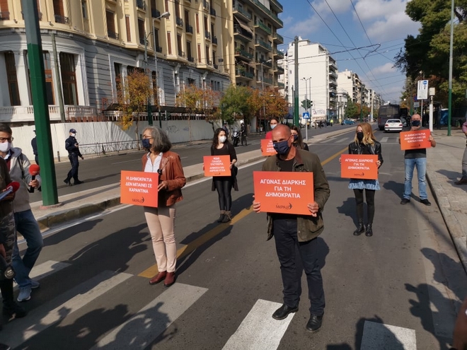  Με αποστάσεις η 9μελής αντιπροσωπεία του Μερα25 στο Πολυτεχνείο