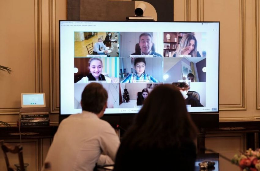  Τηλεκπαίδευση:Κάθισε πάλι στα θρανία ο Κυρ.Μητσοτάκης μαζί με μαθητές της ΣΤ΄Δημοτικού