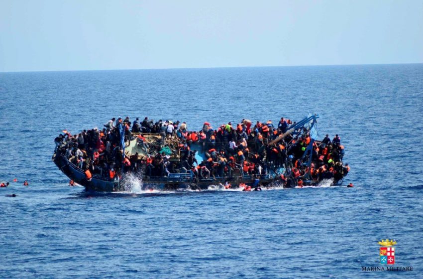  Ιταλικά ΜΜΕ:128 άνθρωποι κινδυνεύουν να πνιγούν στην κεντρική Μεσόγειο
