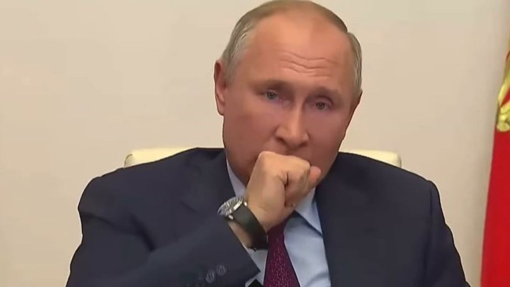  Έπαθε κρίση βήχα την ώρα τηλεδιάσκεψης ο Πούτιν – Ανησυχία στο Κρεμλίνο