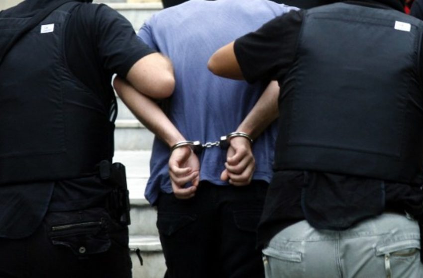  Συνελήφθη απατεώνας που αναζητούσαν εδώ και 9 χρόνια – “Μοίραζε” πλαστές και κλεμμένες επιταγές