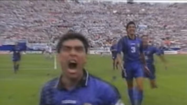  Ντιέγκο Μαραντόνα: Τα δύο διασημότερα γκολ στην ιστορία του ποδοσφαίρου και το… αφιονισμένο βλέμμα στο ματς με την Ελλάδα (vid)