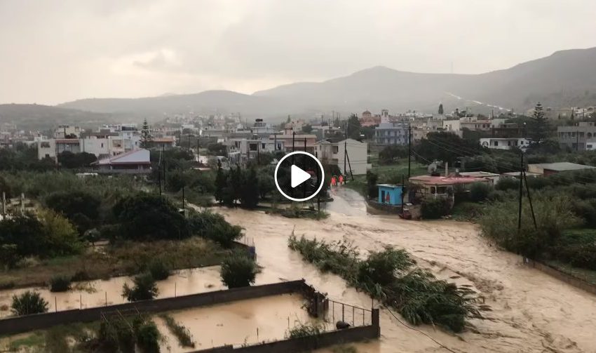  “Πνίγηκε” πάλι η Κρήτη – Εικόνες χάους από τη Χερσόνησο – Πλημμύρισε ποταμός (vid)