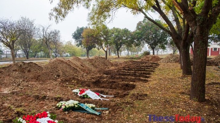  Σοκάρουν οι εργάτες στα κοιμητήρια Θέρμης: Σκάβουμε τάφους μέσα στο σκοτάδι (εικόνες)
