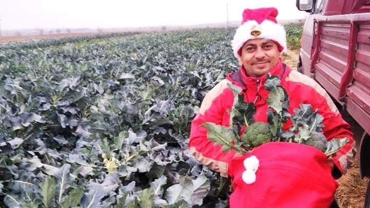  Αγρότης… μερακλής: Καλλιεργεί λαχανικά υπό τους ήχους του Φρανκ Σινάτρα