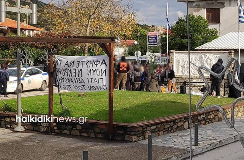  Επεισόδια στη Χαλκιδική σε συγκέντρωση για τον κοροναϊό (vid)